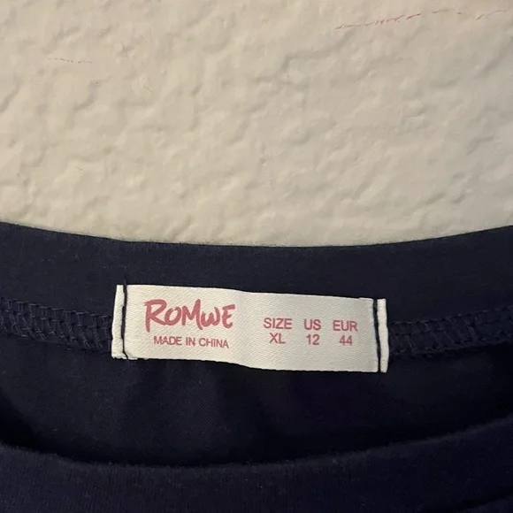Romwe cropped tshirt XL - Picture 3 of 3